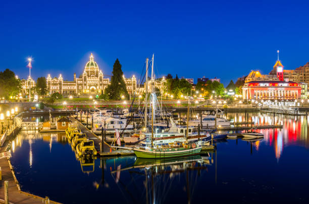 victoria inner harbour à noite - porto de victoria - fotografias e filmes do acervo