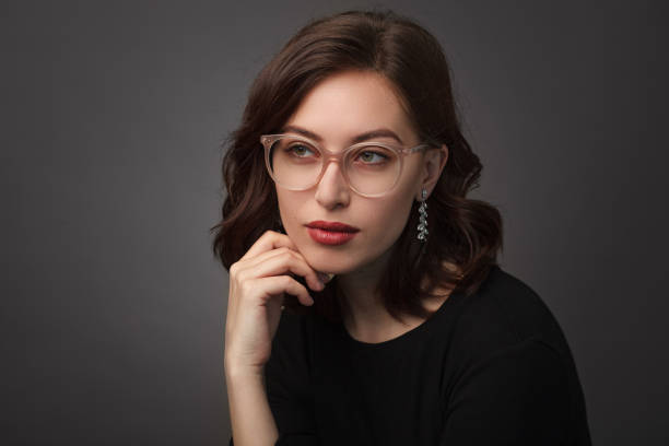 istock Stylish girl in glasses 850932802