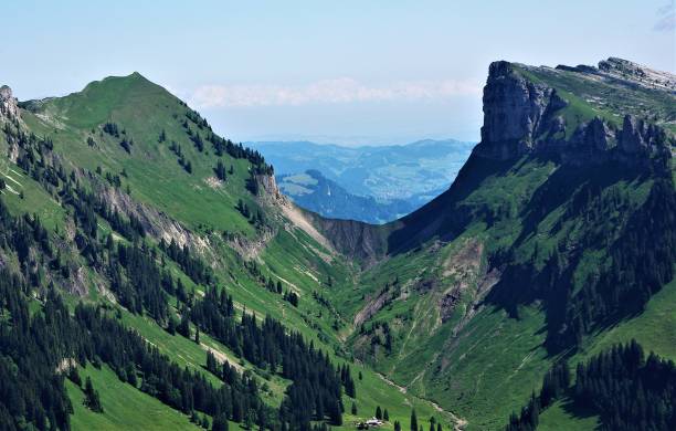 beatenberg - der sonnenterrasse des berner oberland, schweiz - monch sun snow european alps stock-fotos und bilder