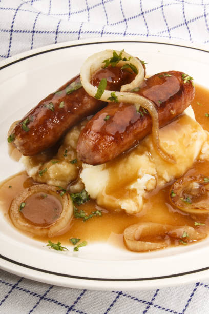 banger e mash, pasto molto irlandese - sausage food mash grilled foto e immagini stock