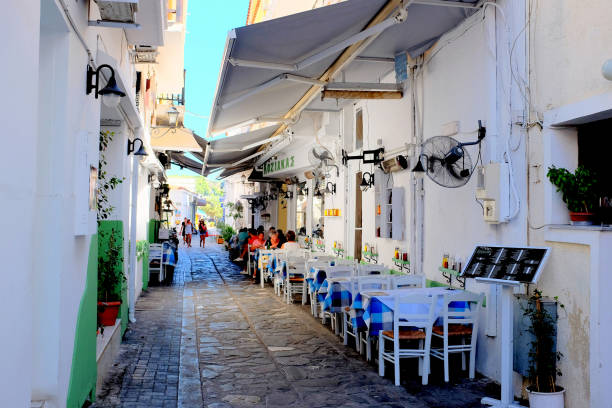 skiathos town, greece. - sunblinds imagens e fotografias de stock