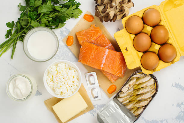 fuentes naturales de vitamina d y calcio - comida básica fotografías e imágenes de stock