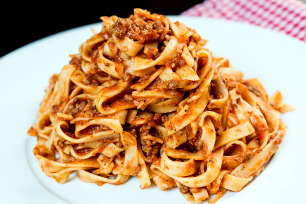 istock Italian meat sauce pasta 850978824