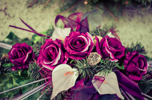 floral decoration on tomb i cemetery during All saints day pink flower decoration on the tomb in All Saints Day pink memorial candle with flowers stock pictures, royalty-free photos & images