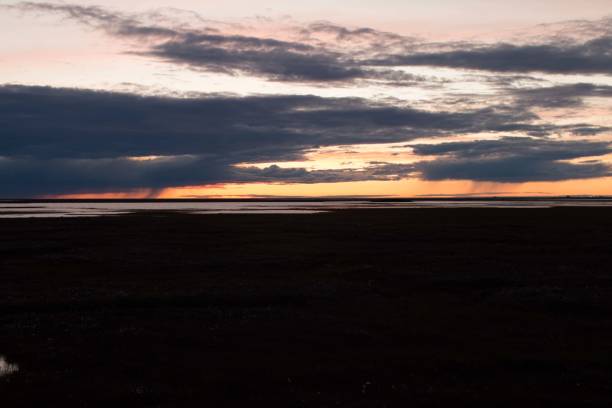 kuvapankkikuvat ja rojaltivapaat kuvat aiheesta tundra auringonlasku - deadhorse alaska