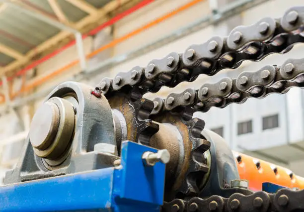 The mechanism of the chain transmission. Bearing, drive shaft, gear and chain lubrication.