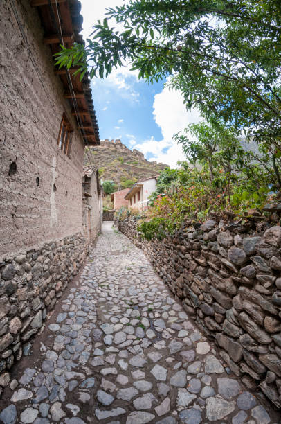 istock Narrow Cobbled Street In Ollantaytambo, Peru 851052554