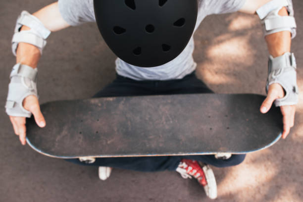 istock Skateboard halmet, elbow and gloves protection 851054250