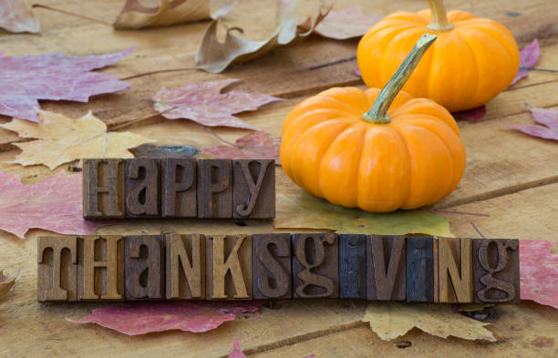 istock Happy Thanksgiving Sign 851098118
