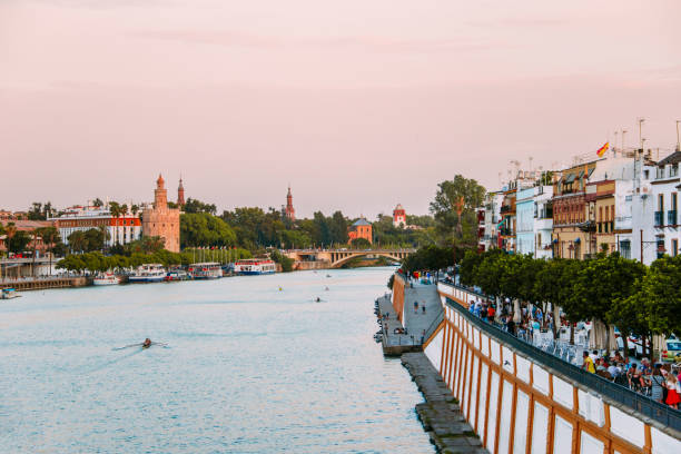 セビリアのサンセット - seville sevilla andalusia torre del oro ストックフォトと画像