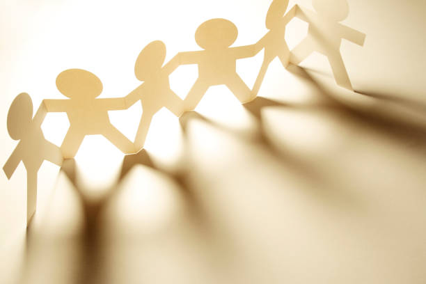 istock Paper chain team united 851103048