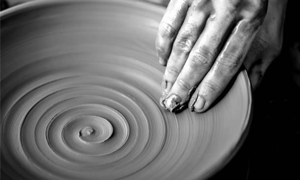 cerâmica. - potter human hand craftsperson molding - fotografias e filmes do acervo