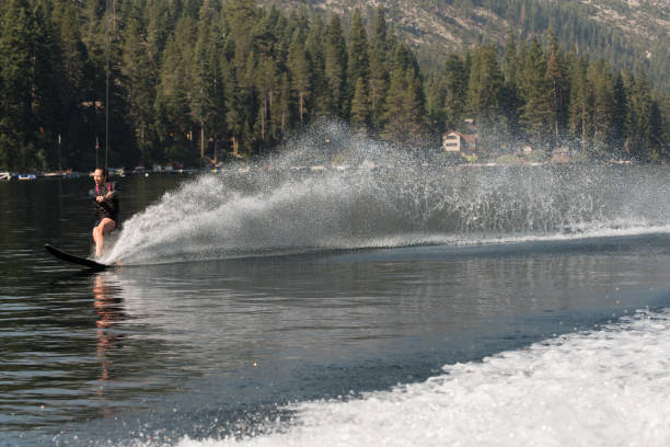 istock Beautiful woman waterskiing 851276464