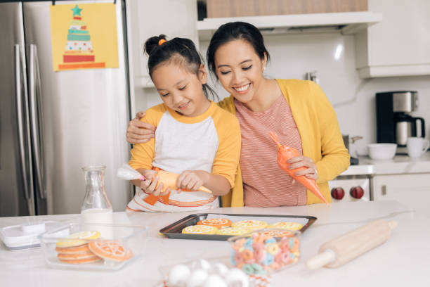 istock Mother and daughter at home 851276490