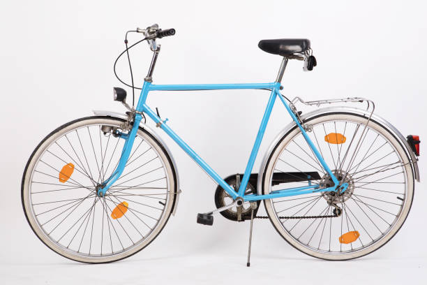 blue bike on white background - bicycle gear fotos imagens e fotografias de stock