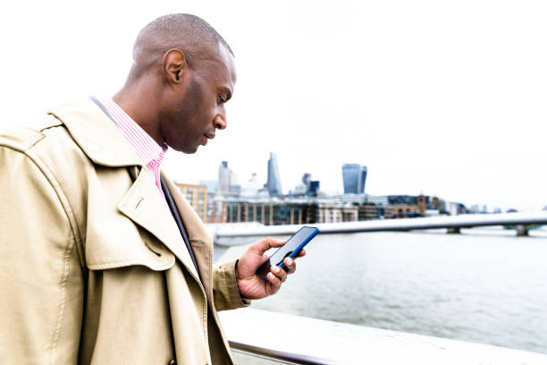 istock Dialing a friend to coordinate a meeting point 851499046