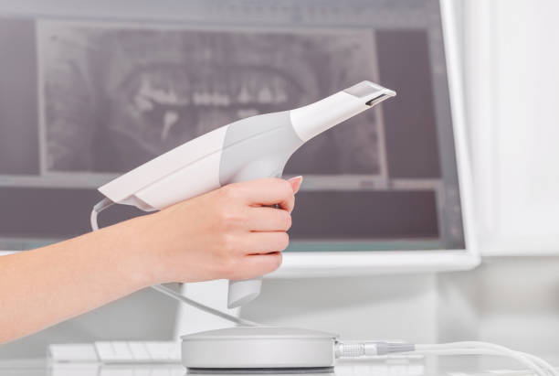 dental 3d scanner and monitor in the dentist's office - machine teeth imagens e fotografias de stock