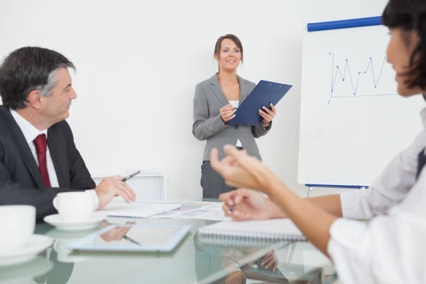 istock Businesswoman explaining with a clipboard 851505366