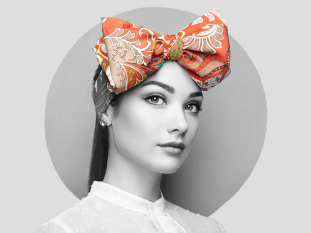 ritratto di bella giovane donna con fiocco - hair bow shirt bow one young woman only foto e immagini stock