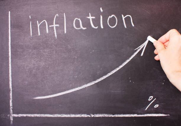 istock Word and graph of rising inflation written 851555622