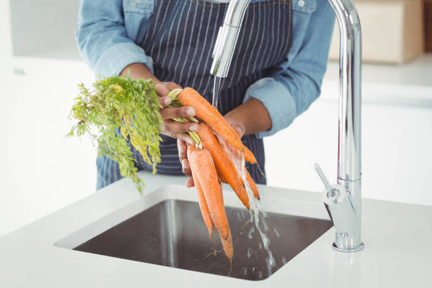 istock Mid section of man washing carrots 851557314