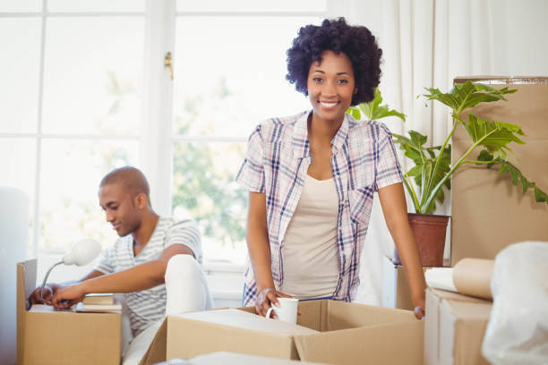 istock Happy couple opening boxes 851566226