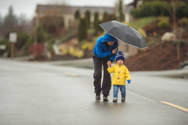 istock Family Walk in the Rain 851570194