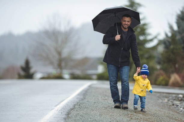 istock Family Walk in the Rain 851570218