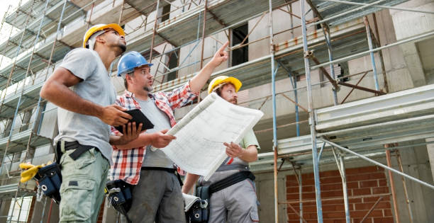 istock Foreman and his workers holding digital tablet and plan and talking about time line 851590444