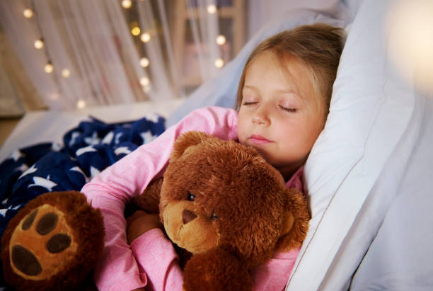 istock Small girl sleeping with teddy bear 851604258