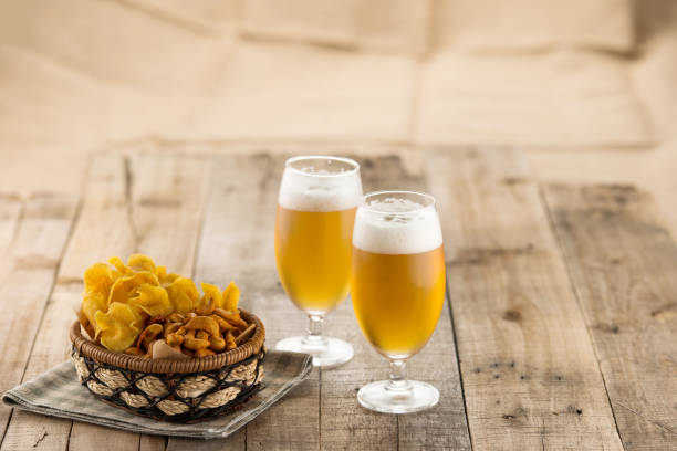 piwo i przekąski - cashew beer nuts nut food zdjęcia i obrazy z banku zdjęć