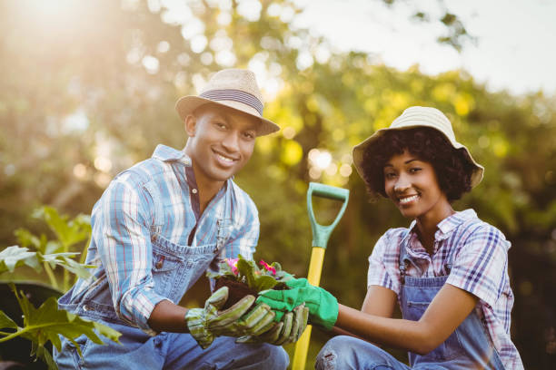 istock Happy couple in the garden 851666284