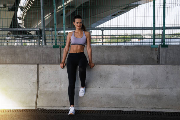 istock Young woman athlete leaning on a wall during exercises 851690344