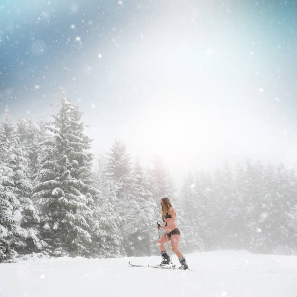 istock Light morning snow over pregnant woman 851690914
