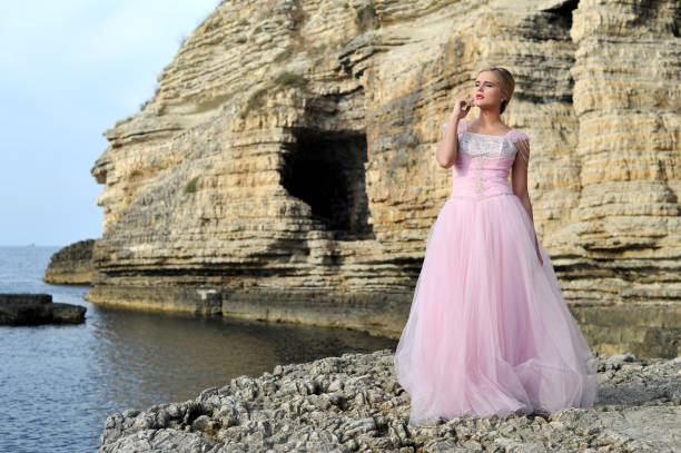 istock Cute bride in a pink wedding dress 851694870
