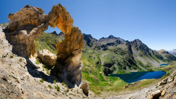 호 드 tortisse, 유명한 천연 석회암 아치 - european alps europe high up lake 뉴스 사진 이미지