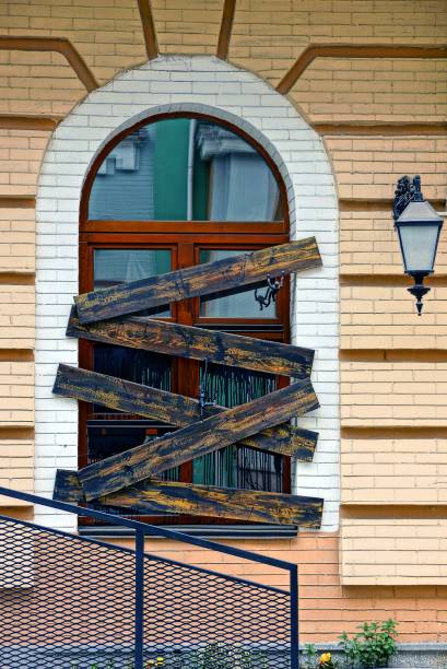 istock Beautiful with boards boarded up on the wall with a lamp 851786564