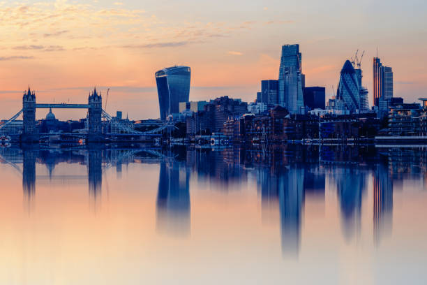 istock Cityscape of London at sunset with reflection 851805550