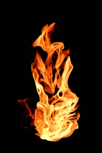 trama di fuoco su sfondo nero. - torcia fiammeggiante foto e immagini stock