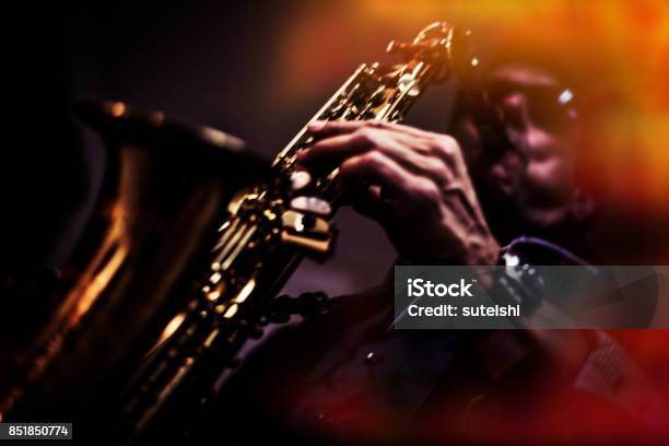 Saxophone Player Foto de stock y más banco de imágenes de Jazz - Jazz, Saxofón, Grupo de interpretación musical
