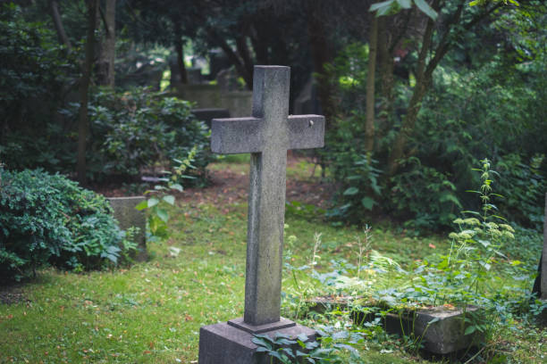 gravestone on / cemetery - stone cross on grave - cemetery tombstone grave old imagens e fotografias de stock
