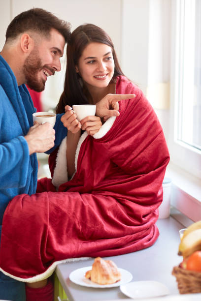istock Man show something to woman 851902278