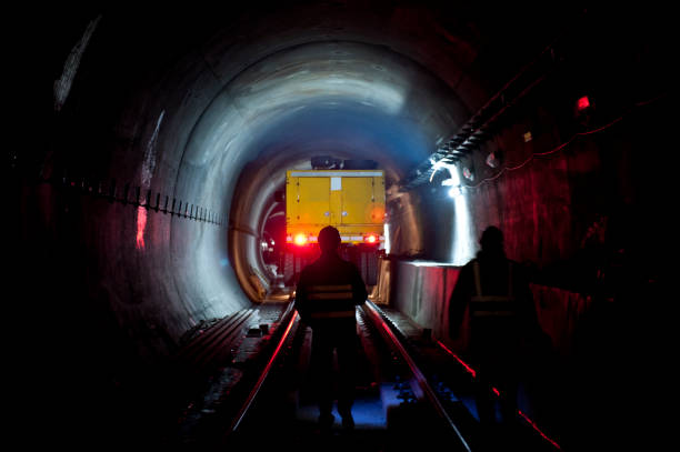 metro, el túnel subterráneo de construcción - sales growth fotografías e imágenes de stock