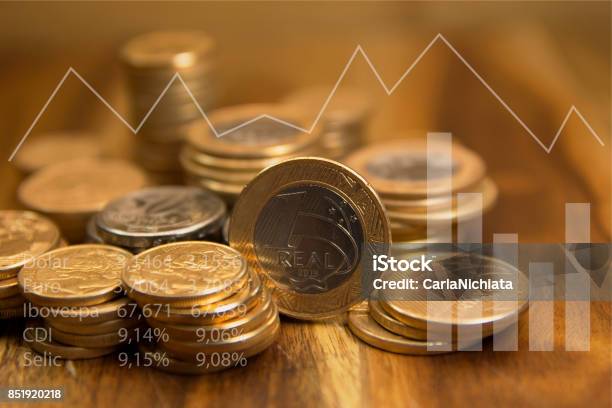 Monedas De Brasil Foto de stock y más banco de imágenes de Finanzas - Finanzas, Impuesto, inflación