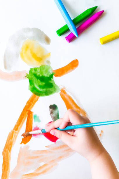 istock Kid is drawing with watercolors 851938846