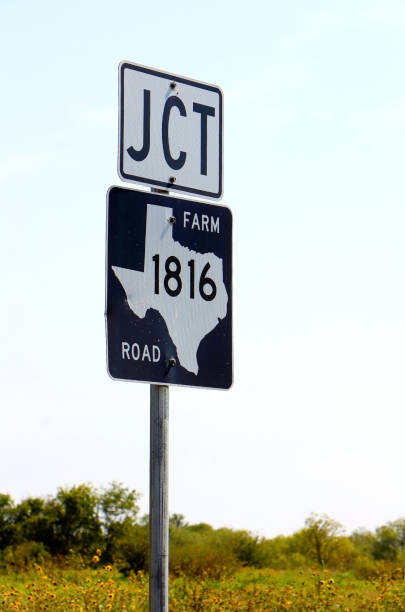 Junction Texas Road Sign Farm Road in Black and White Junction Sign on the road in Texas with green grass marie puddu stock pictures, royalty-free photos & images