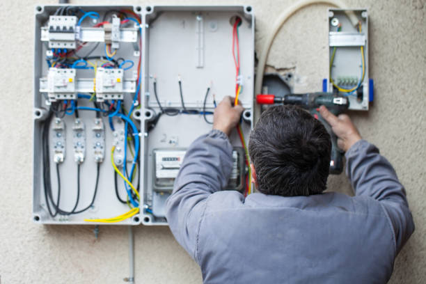 istock Electrician fixing a fuse 851980298