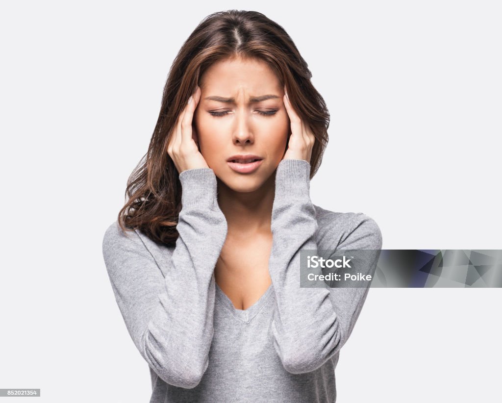 Jeune femme ayant un Mal de tête - Photo de Mal de tête libre de droits