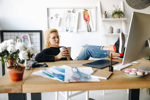 istock fashion designer drinking coffee 852031852