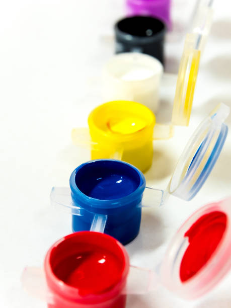 istock Small cup of primary colors acrylic paint 852059694